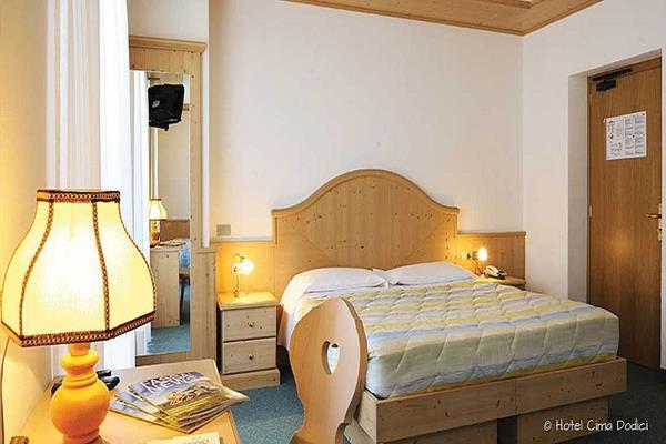 Hotel Cima Dodici ヴィーゴ・ディ・ファッサ エクステリア 写真