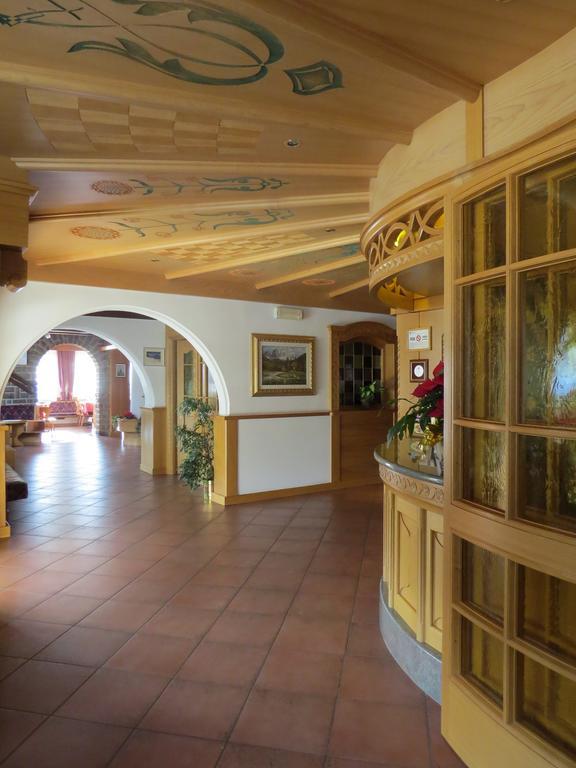 Hotel Cima Dodici ヴィーゴ・ディ・ファッサ エクステリア 写真